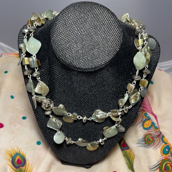 Shell Multi-layered Bead Shell Necklace - Picture 3 of 3